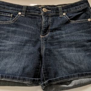 Nine West denim shorts. Size 6/28.